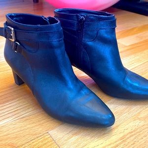 RALPH LAUREN SIZE 8 BLACK LEATHER HIGH HEEL 2.5 INCH BOOTIES